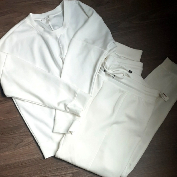 Cable & Gauge Two-Piece Jogger Lounge Set - Picture 1 of 6